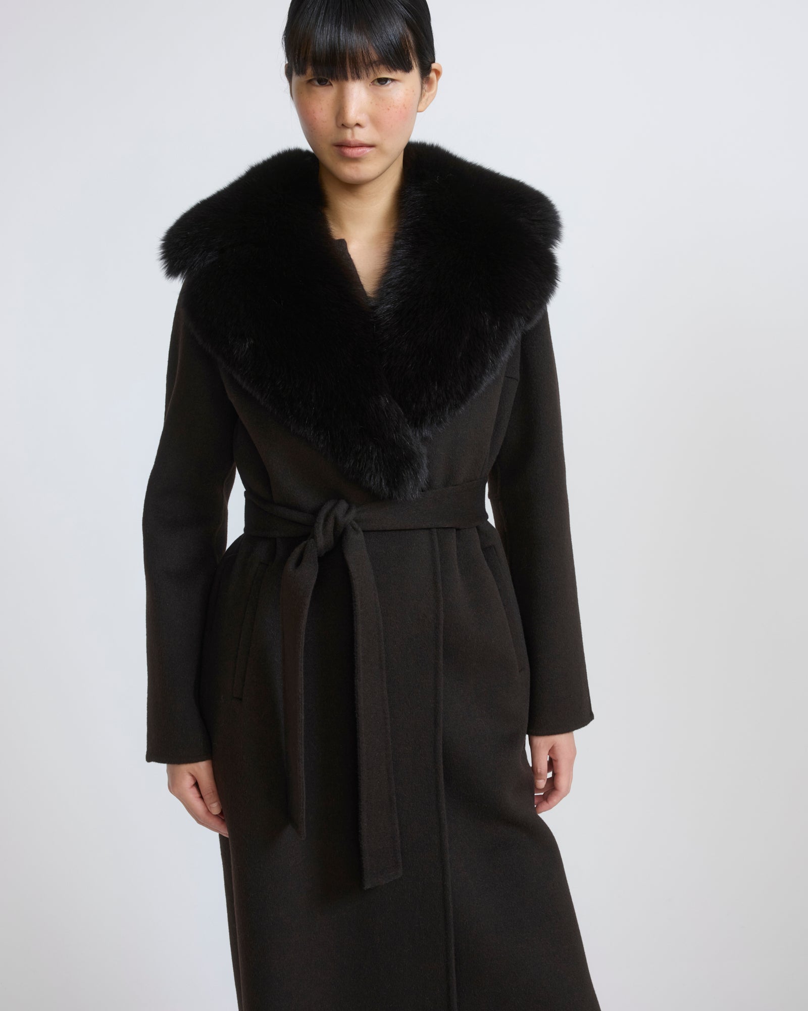 Belted coat in cashmere wool with fox fur collar and lapel - Yves Salomon - New Fall/Winter Collection