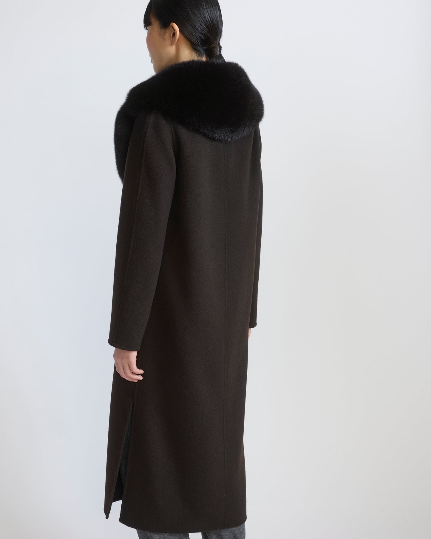 Belted coat in cashmere wool with fox fur collar and lapel - Yves Salomon - New Fall/Winter Collection