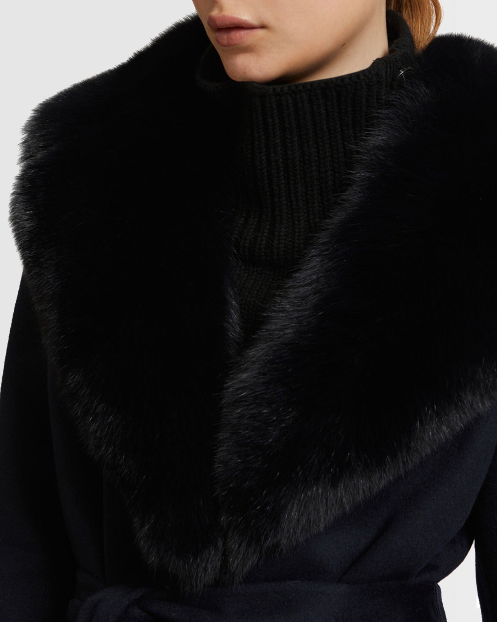 Belted coat in cashmere with fox fur collar and lapel - navy