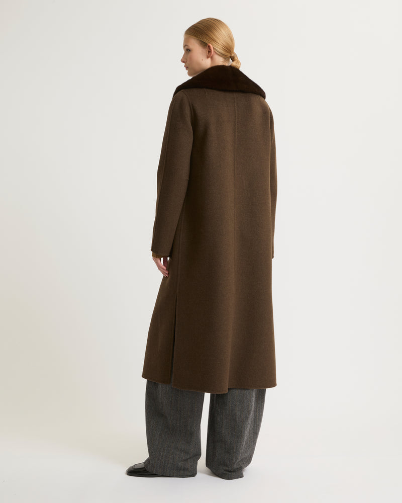 Belted coat in cashmere wool with mink fur collar and over-pockets