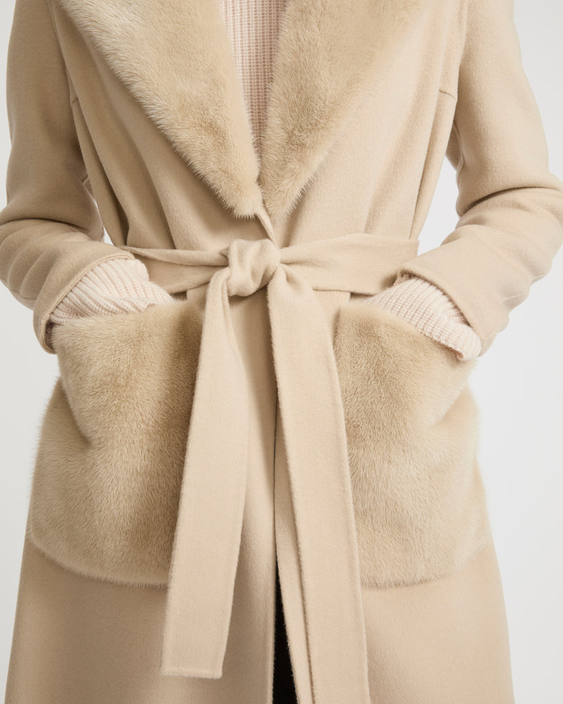 Belted coat in cashmere wool with mink fur collar and over-pockets - beige - Yves Salomon