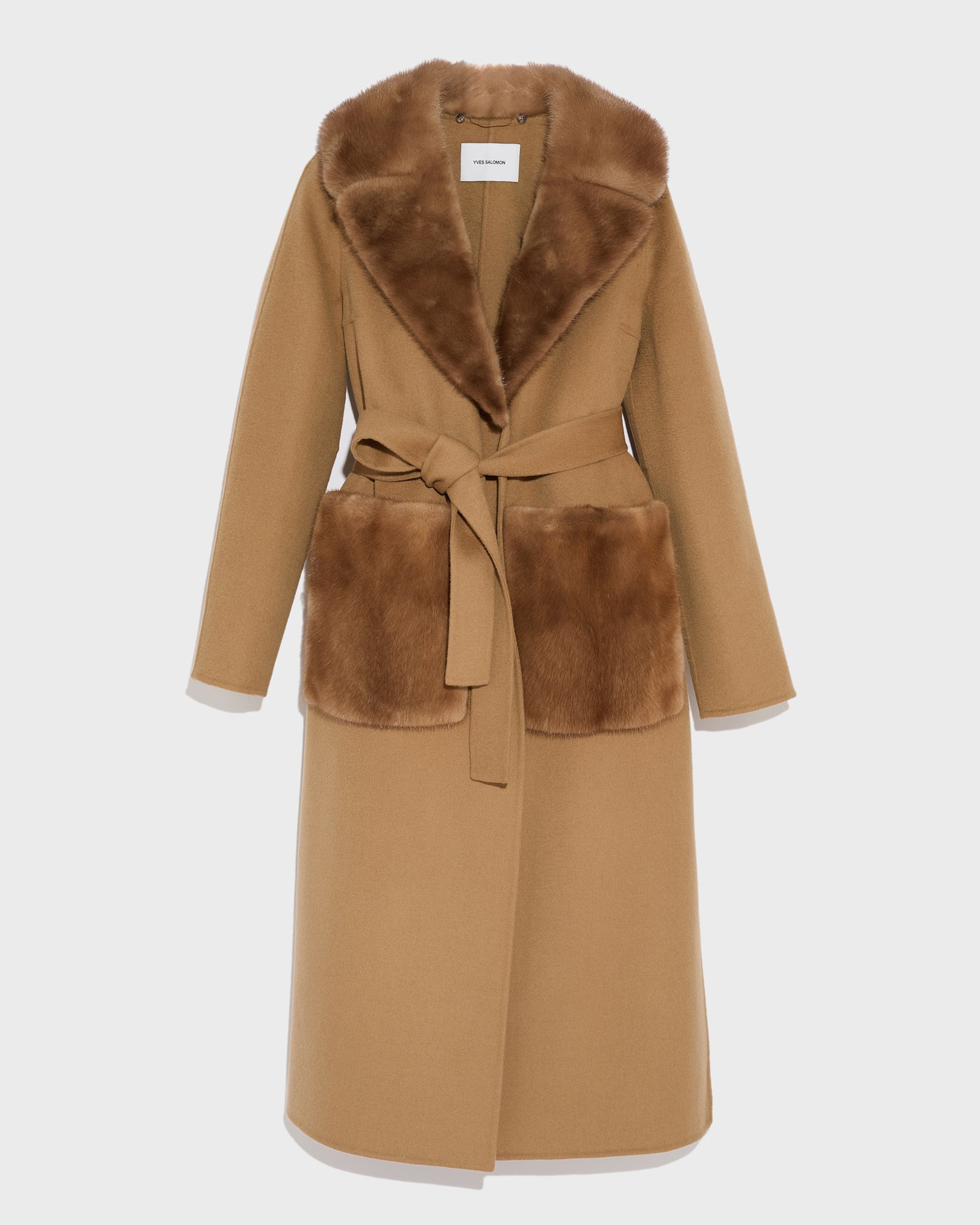 Belted coat in cashmere wool with mink fur collar and over-pockets