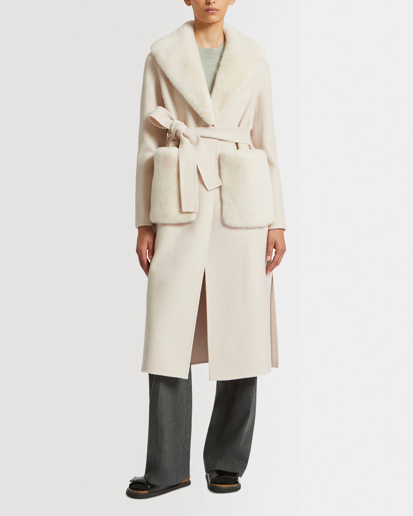 Belted coat in cashmere wool with mink fur collar and over-pockets