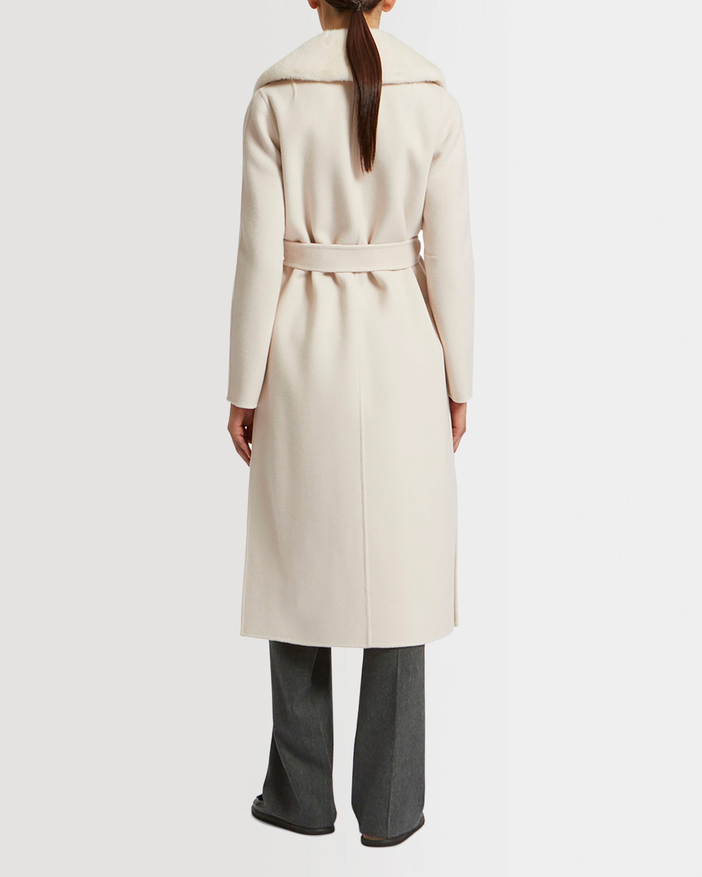 Belted coat in cashmere wool with mink fur collar and over-pockets