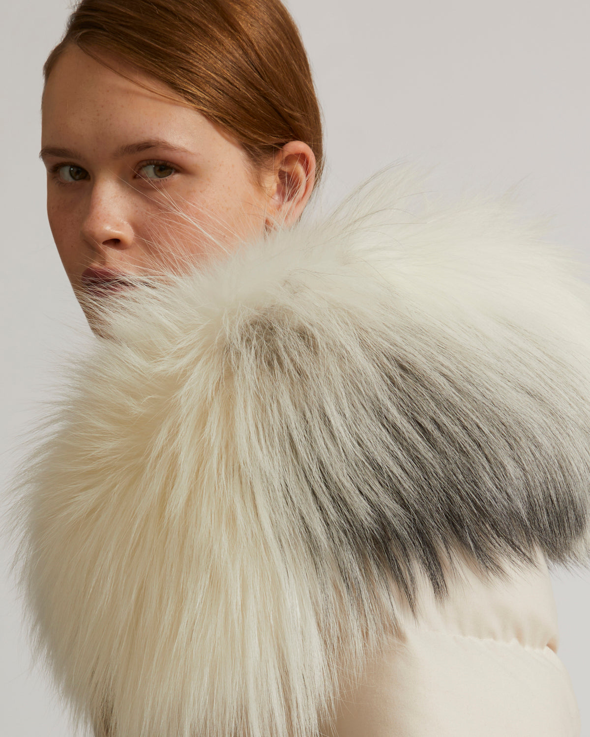 Short down jacket in waterproof flannel fabric with fox hood trim - white - Yves Salomon