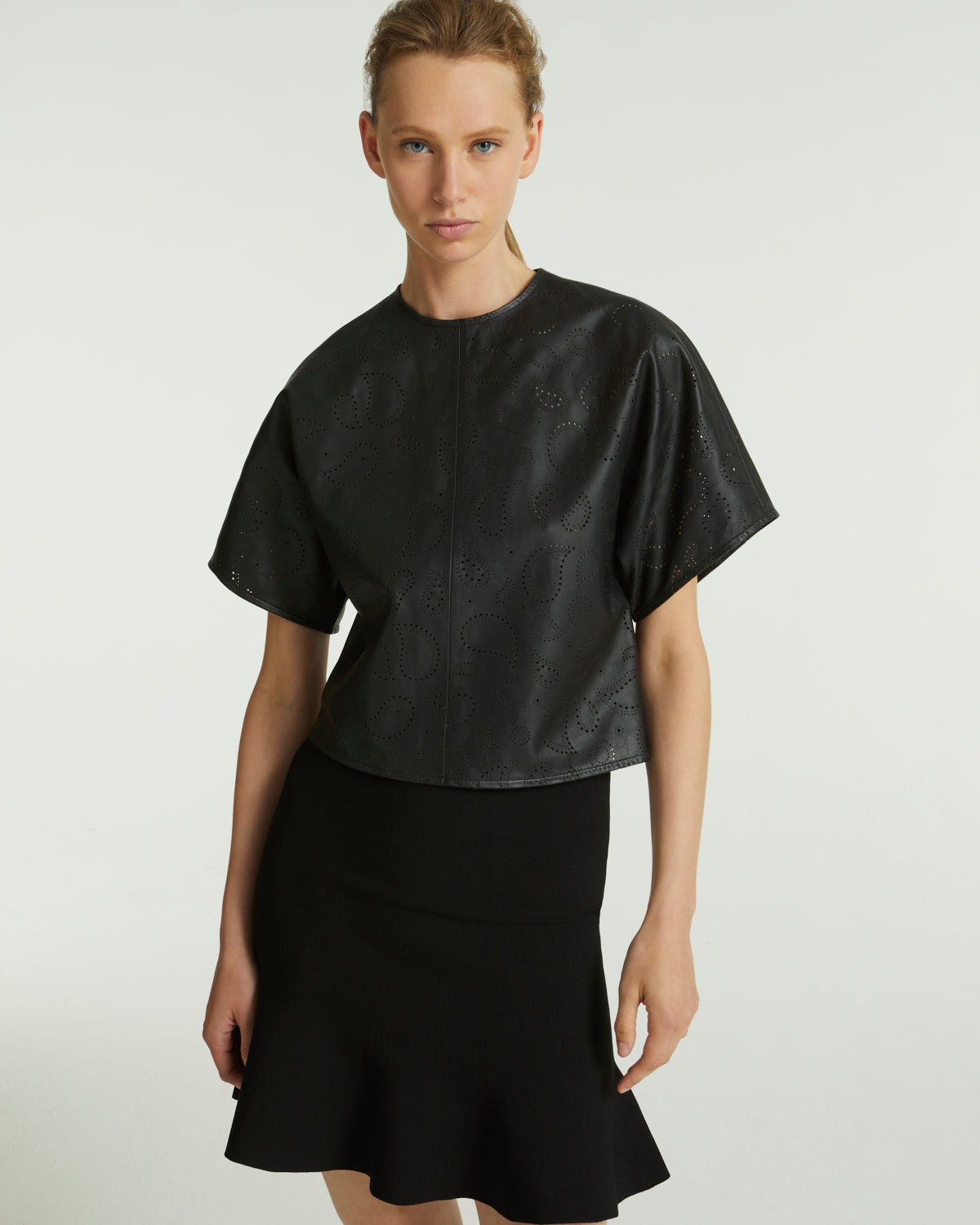 Perforated leather top - black - Yves Salomon