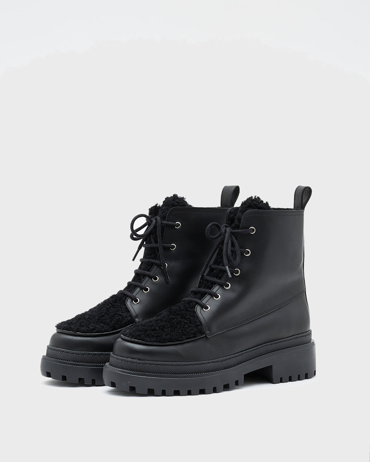 Ankle boots in leather and Lacon shearling