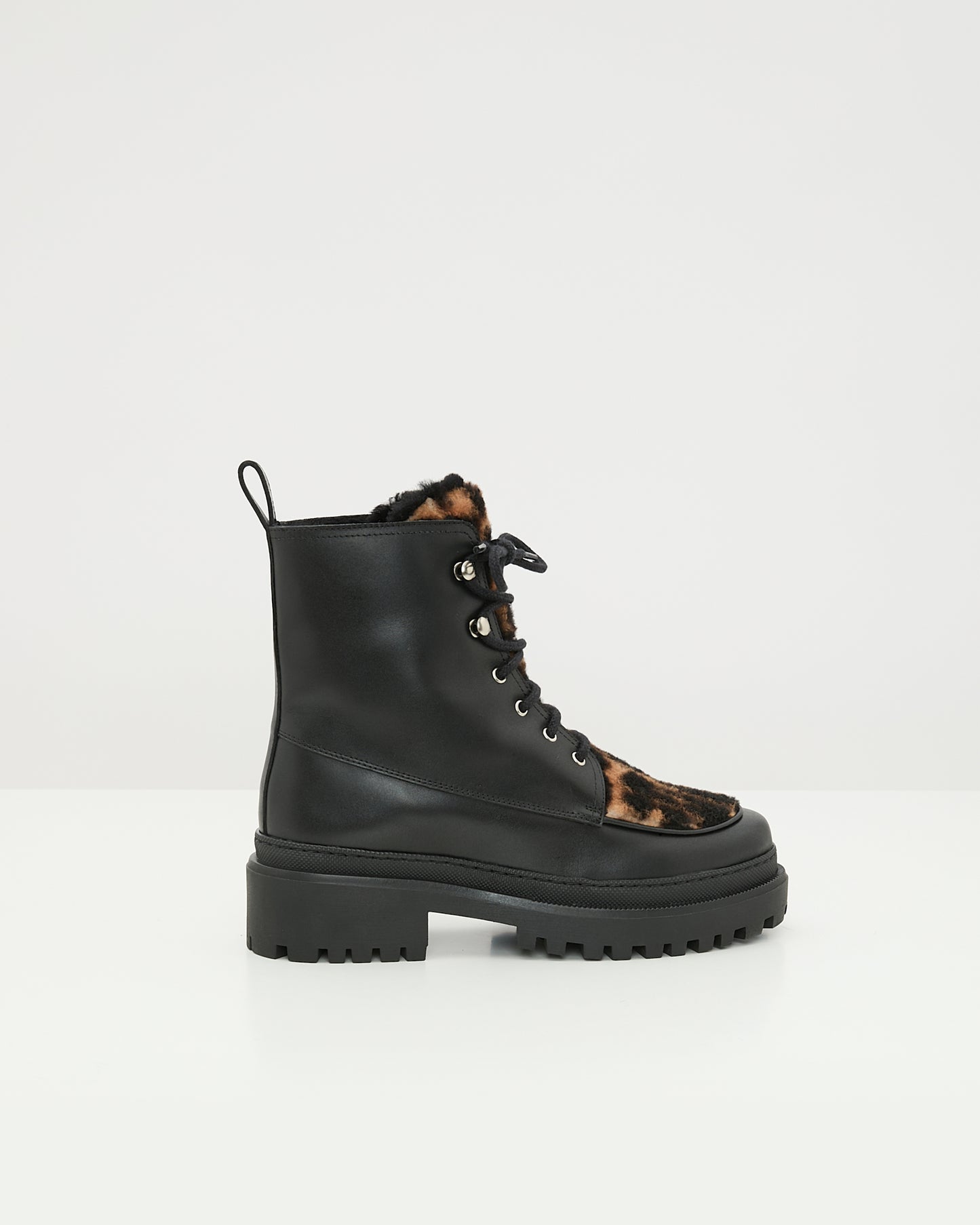 Ankle boots in leather and Lacon shearling