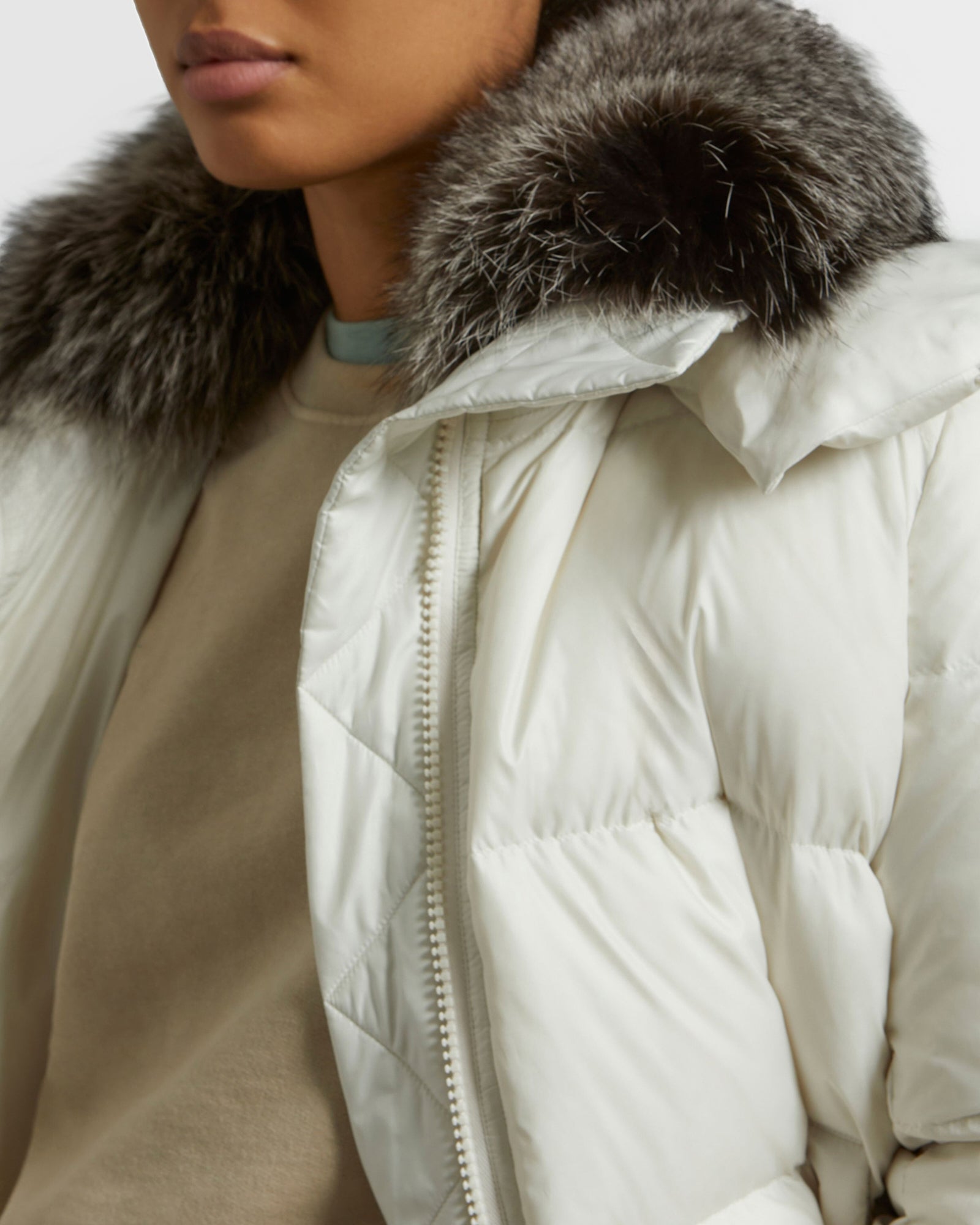ダウンジャケット・コート YVES SALOMON Women Bubble Jackets 22WFM04583DORD 0 A1029 Whi down jacket with fox fur collar trim - black - Yves Salomon