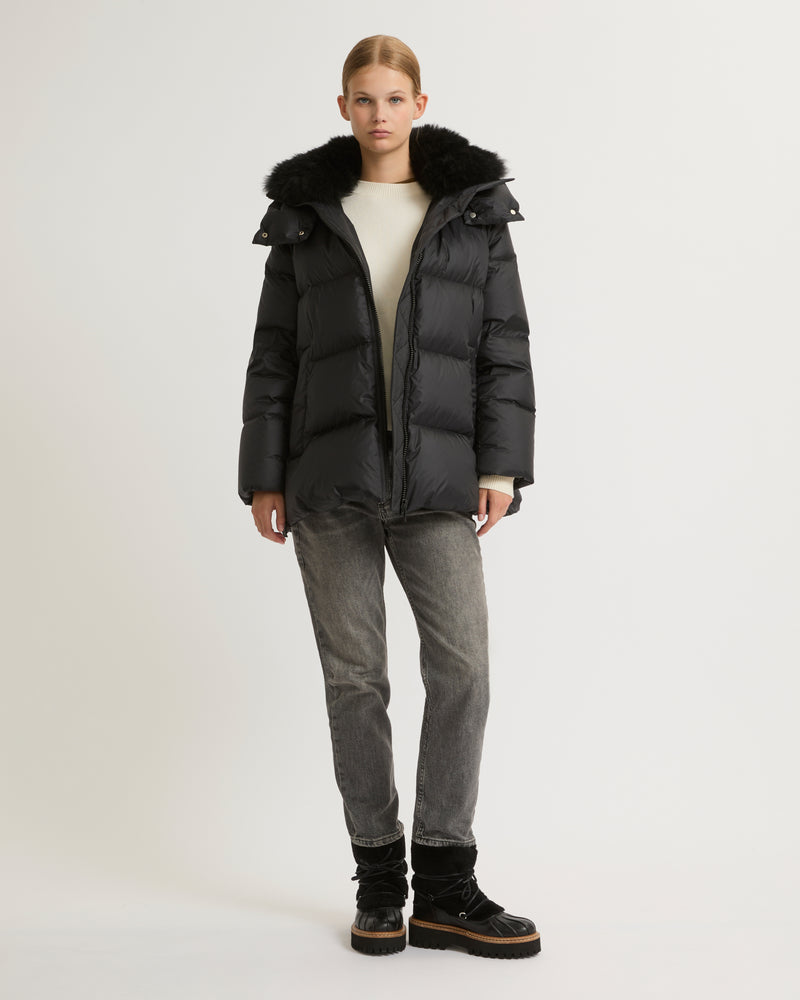 A line down jacket in water-repellent technical fabric with fluffy lambswool collar