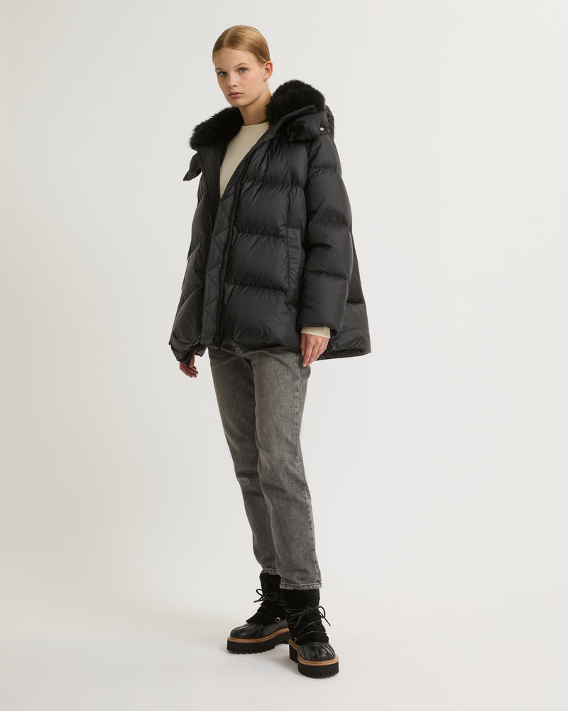 A line down jacket in water-repellent technical fabric with fluffy lambswool collar