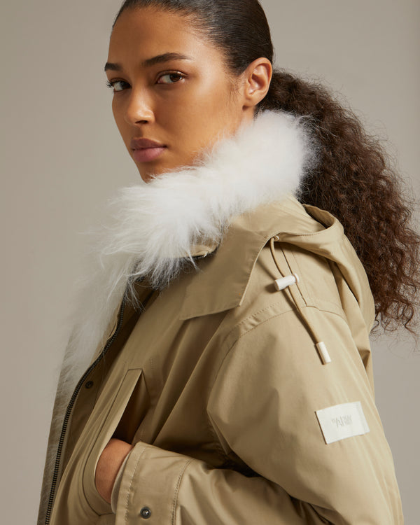 Boxy parka in weather-resistant technical fabric with fluffy lambswool dickey - beige - Yves Salomon