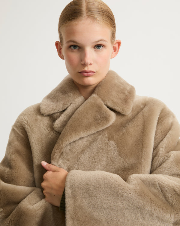 Long double-breasted shearling coat - beige - Yves Salomon