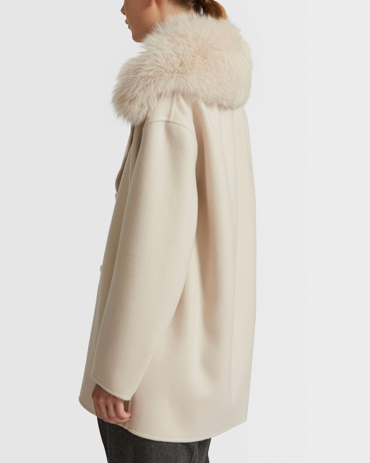 Cashmere wool peacot with fox fur collar