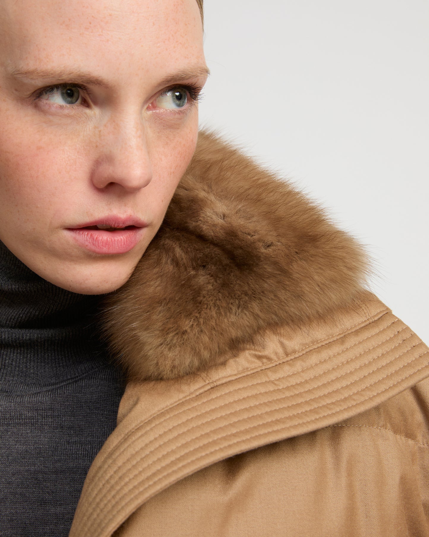 Short down jacket made with Loro Piana flannel and sable fur - Yves Salomon
