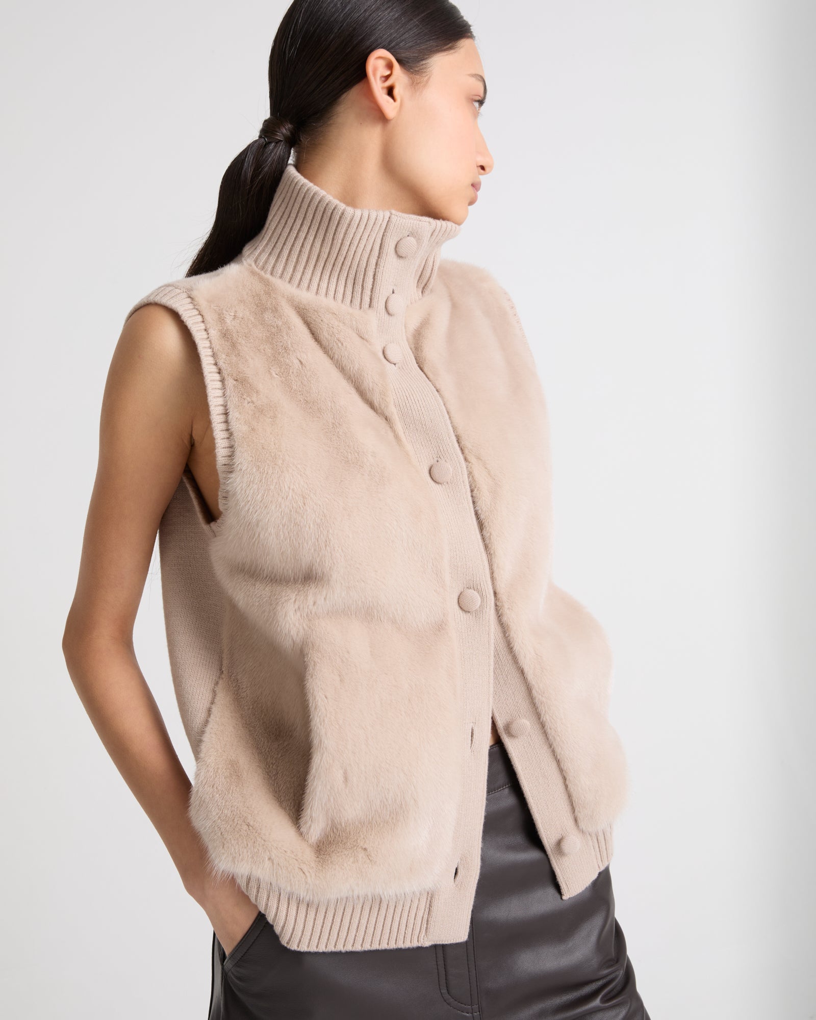 Short knitted gilet in merino and mink - beige - Yves Salomon