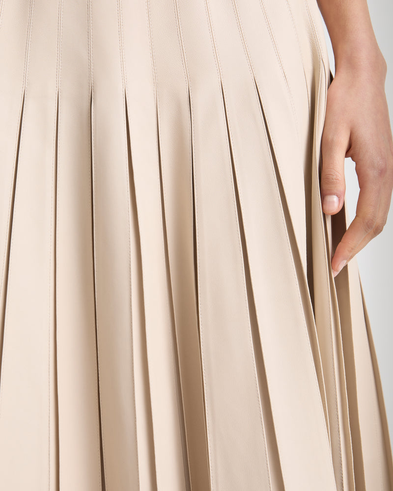 Pleated skirt in fine lamb leather