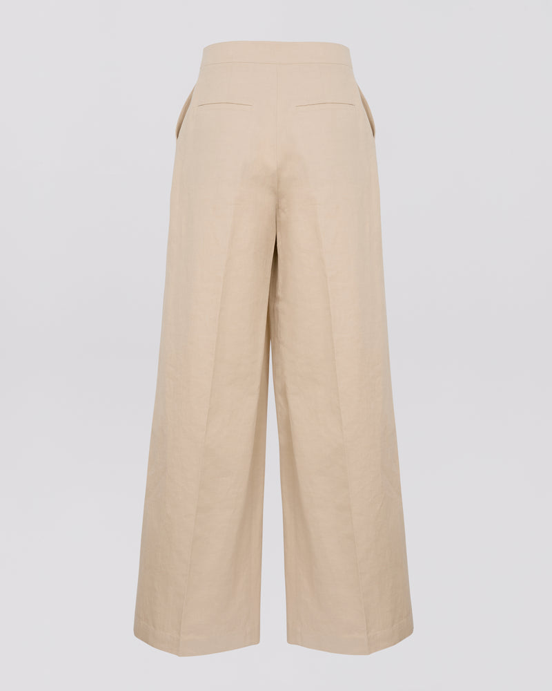 Pleated trousers in cotton-linen fabric