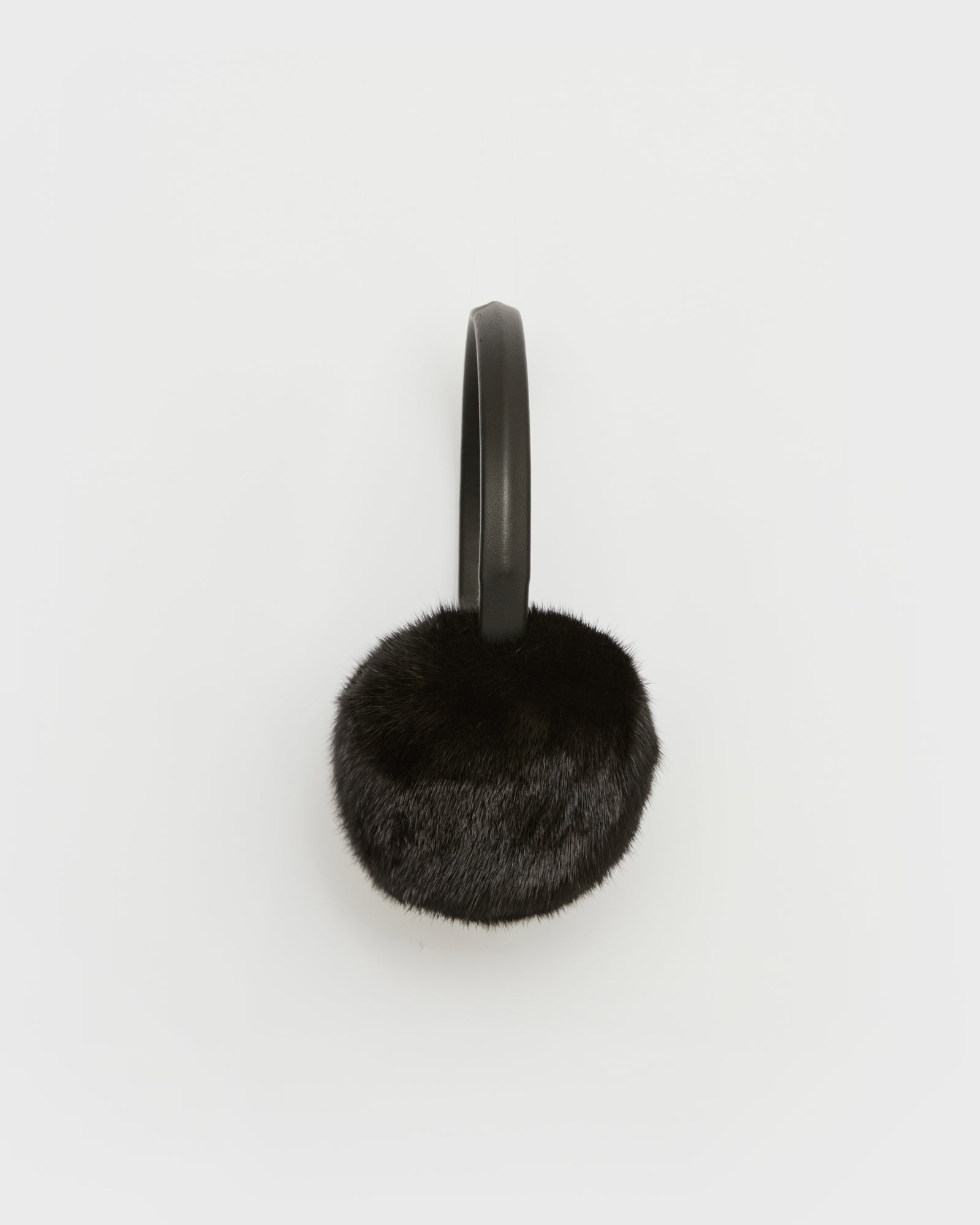 CACHE OREILLES -Yves Salomon