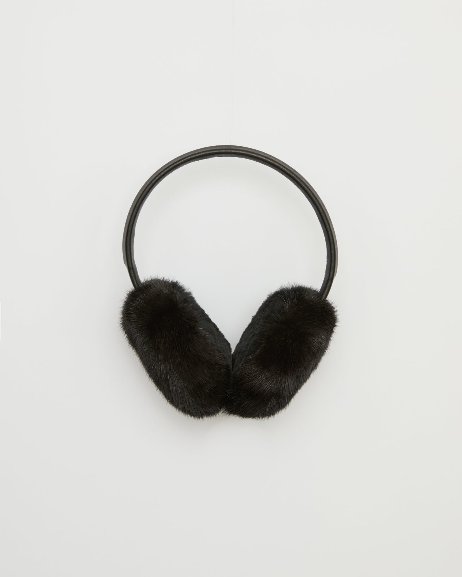 CACHE OREILLES -Yves Salomon