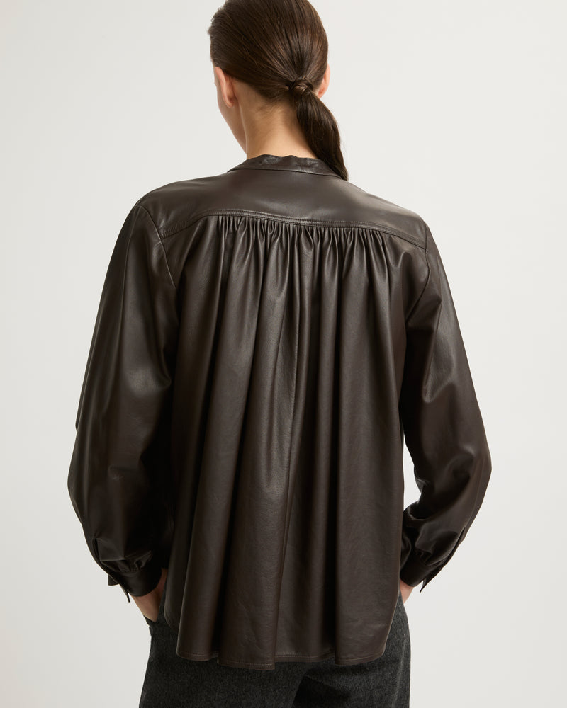 Pleated shirt in thin lambskin leather