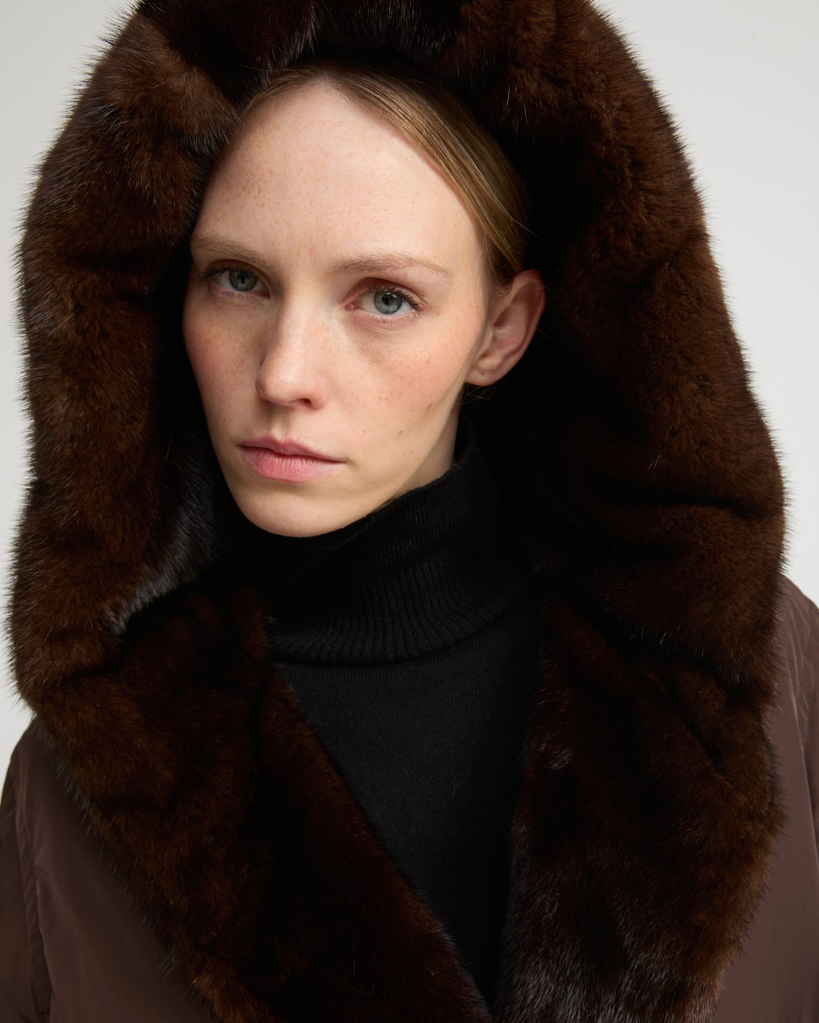 Long down jacket in technical fabric and mink fur - Yves Salomon
