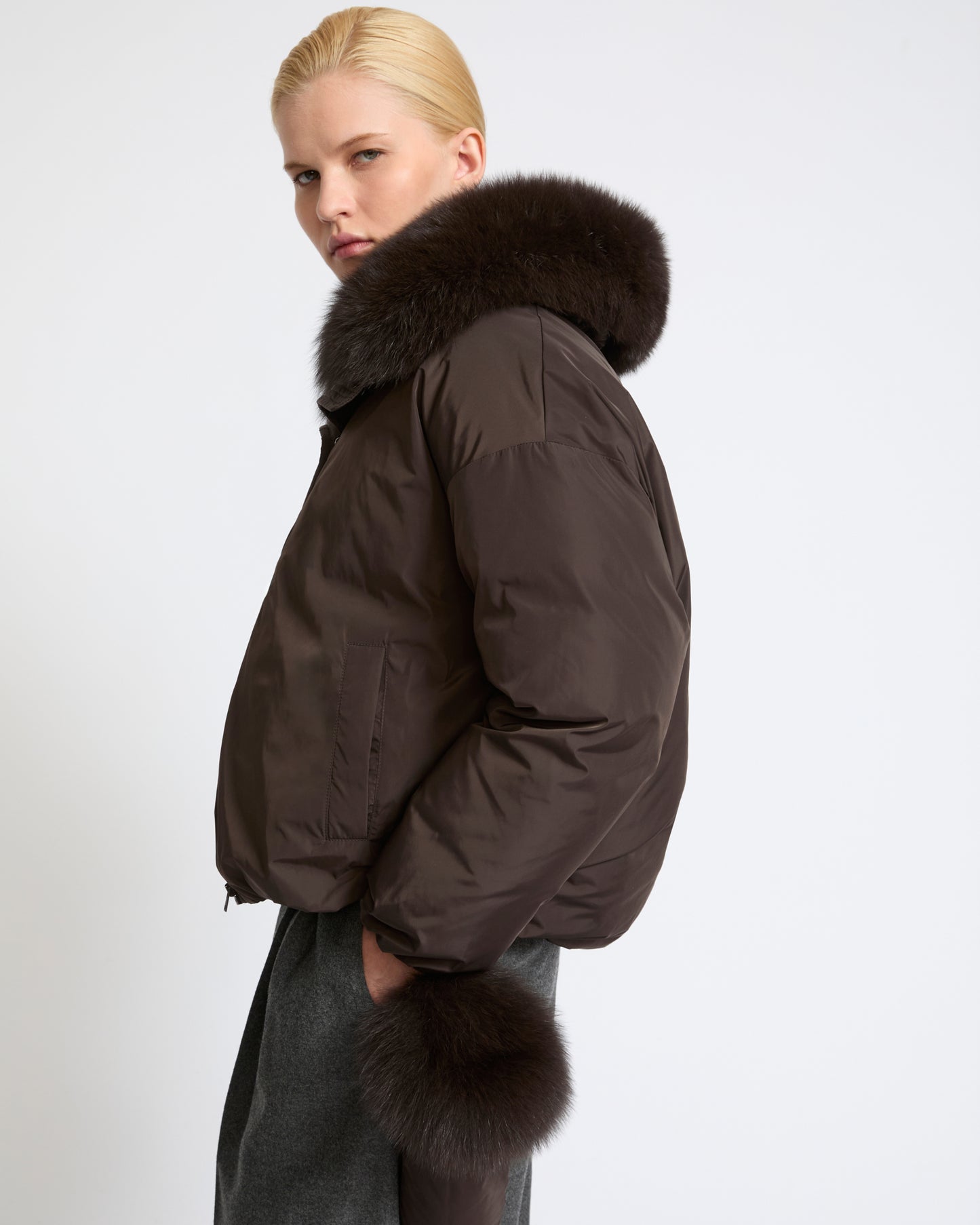 Short technical fabric down jacket with detachable fox fur collar - Yves Salomon - New Fall Winter Collection