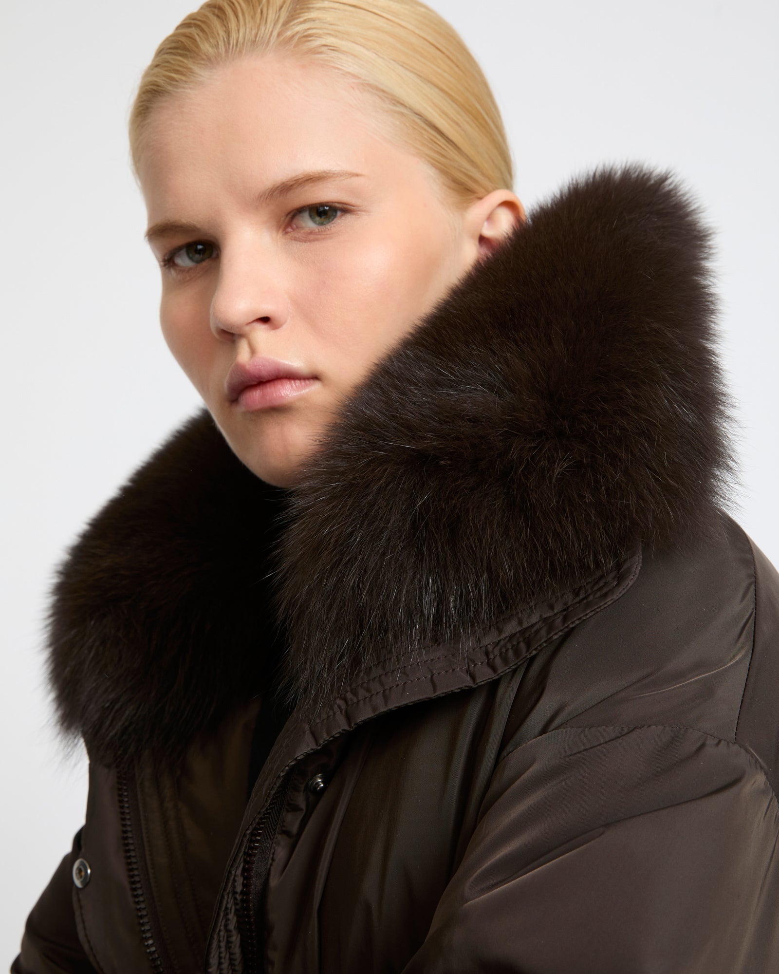 Short technical fabric down jacket with detachable fox fur collar - Yves Salomon - New Fall Winter Collection