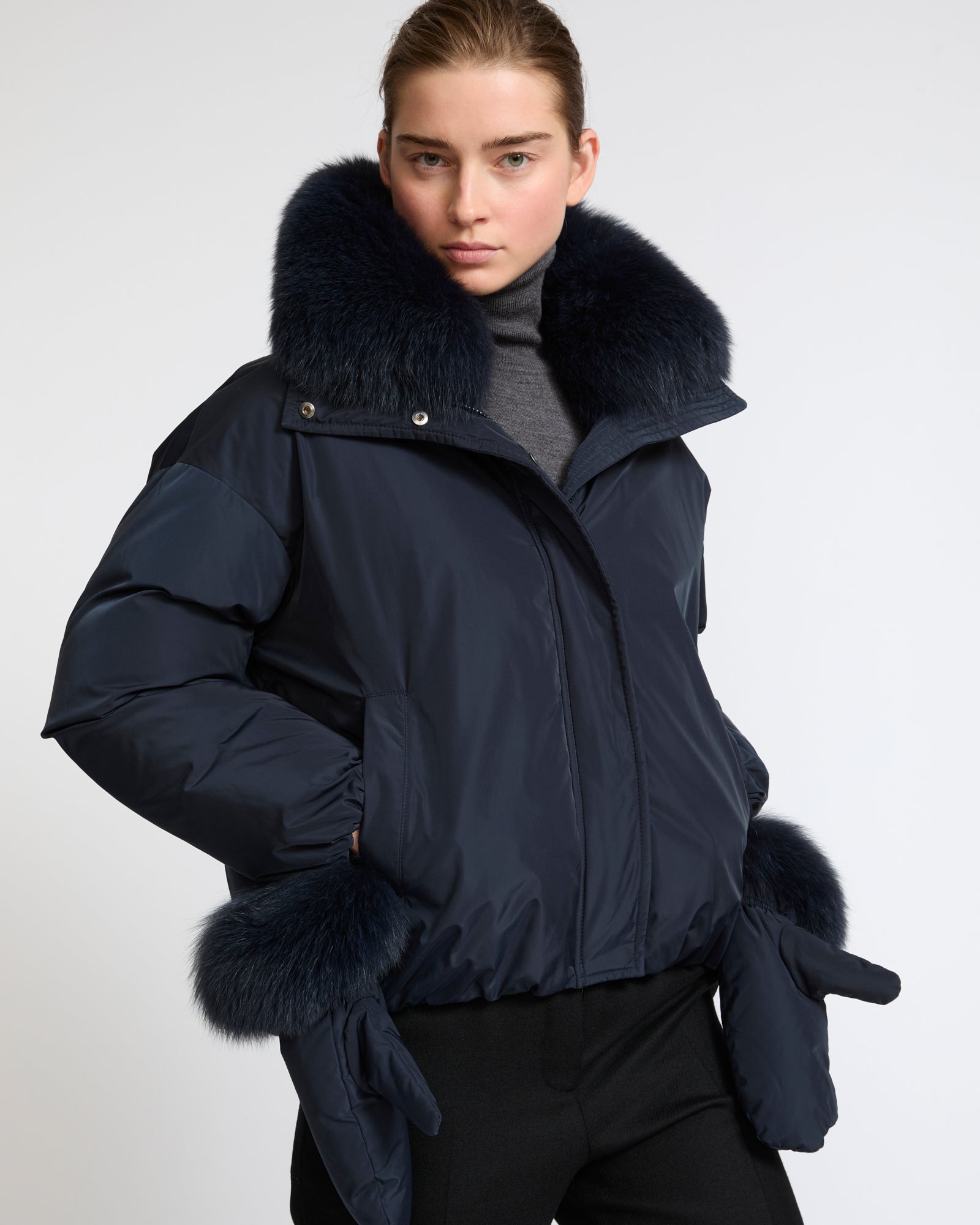 Short technical fabric down jacket with detachable fox fur collar - Yves Salomon - New Fall Winter Collection