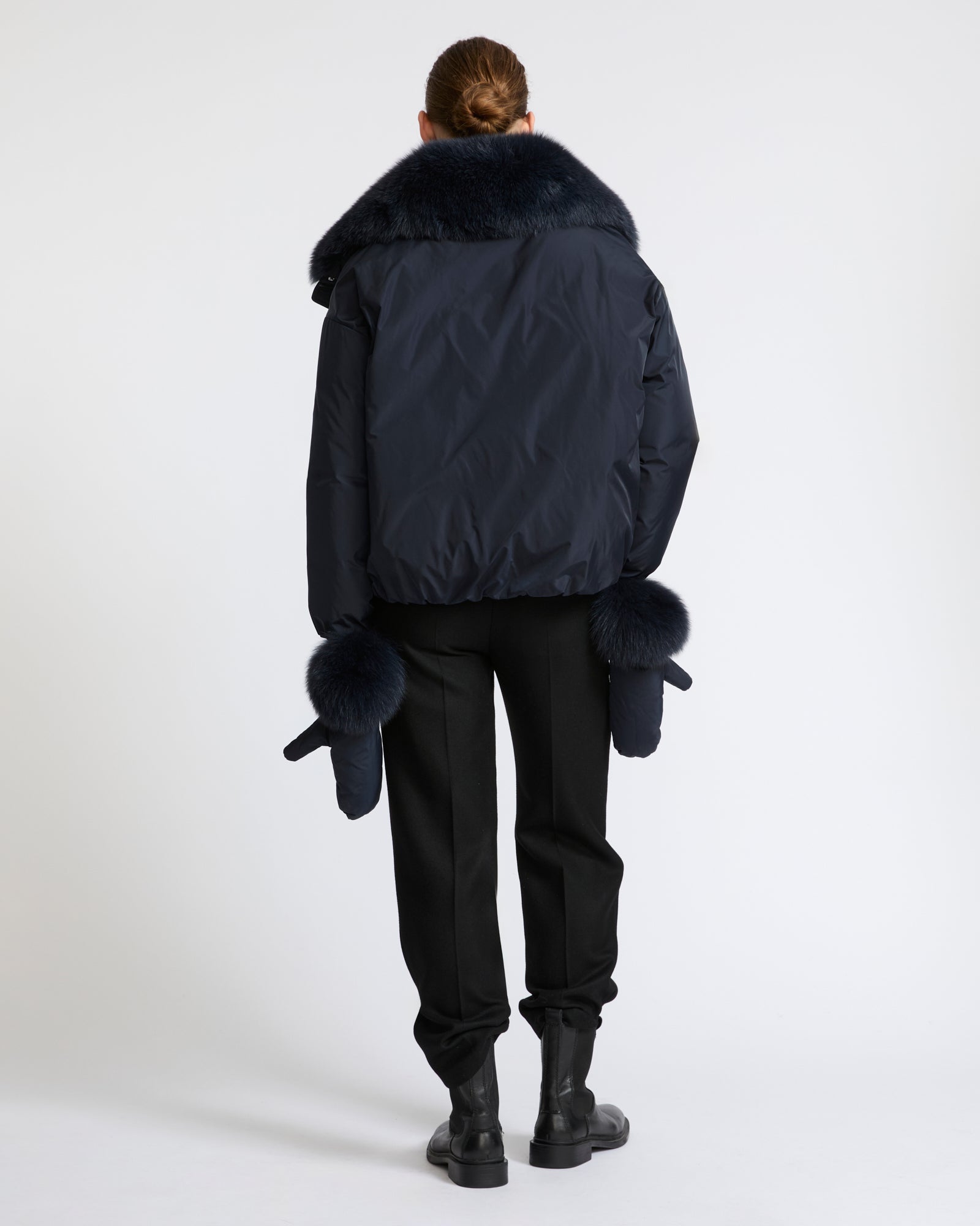 Short technical fabric down jacket with detachable fox fur collar - Yves Salomon - New Fall Winter Collection
