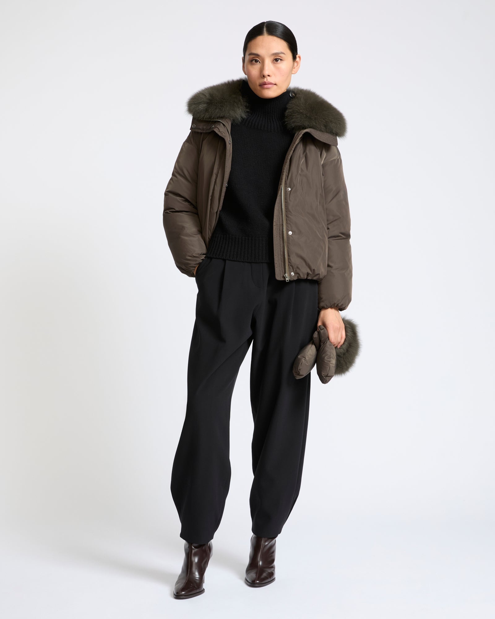 Short technical fabric down jacket with detachable fox fur collar - Yves Salomon - New Fall Winter Collection