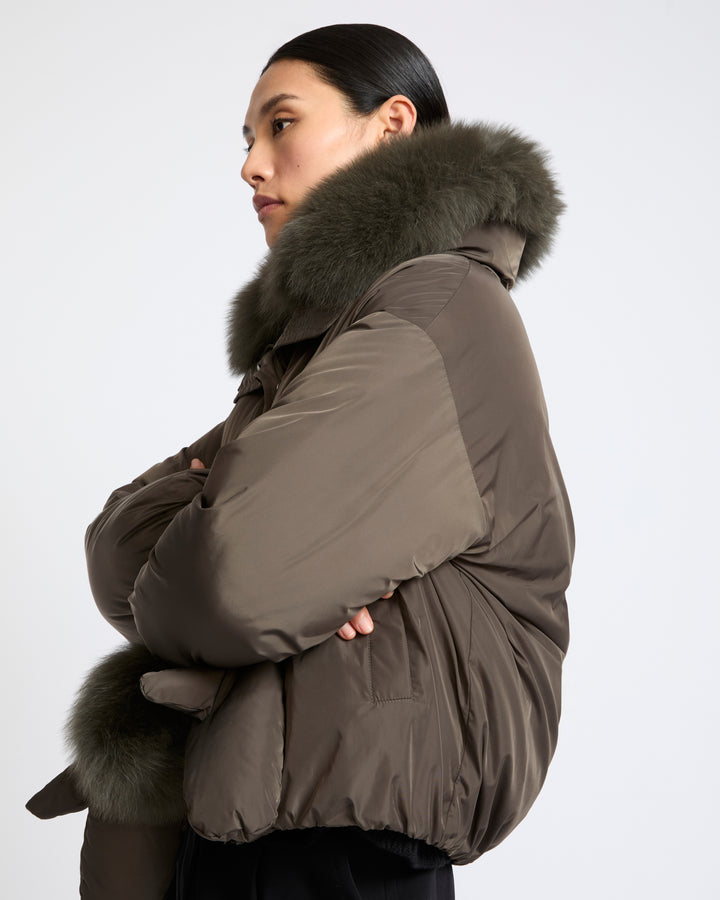 Short technical fabric down jacket with detachable fox fur collar - Yves Salomon - New Fall Winter Collection