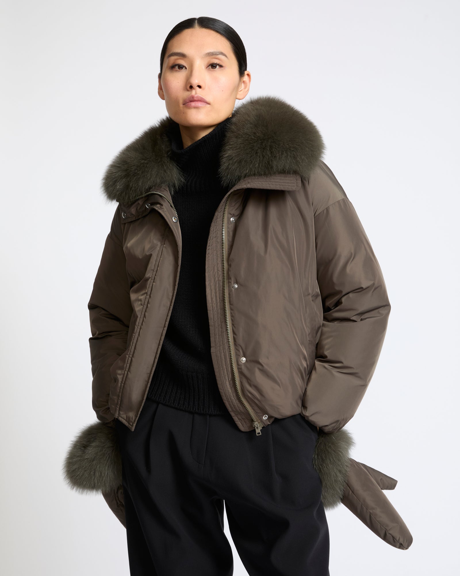 Short technical fabric down jacket with detachable fox fur collar - Yves Salomon - New Fall Winter Collection