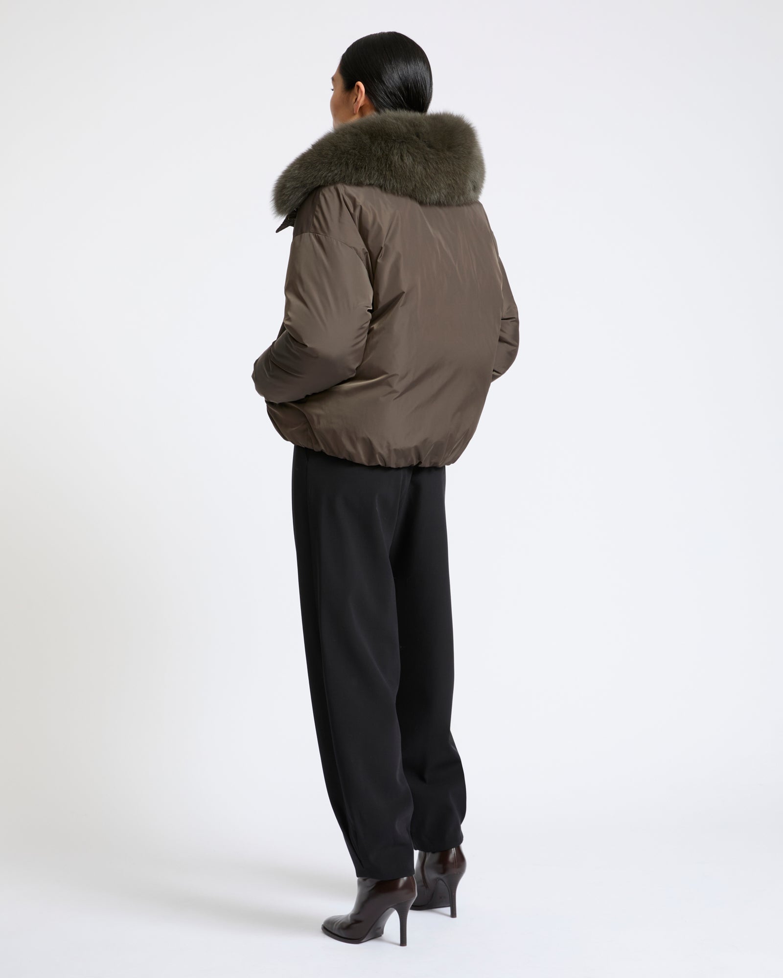Short technical fabric down jacket with detachable fox fur collar - Yves Salomon - New Fall Winter Collection