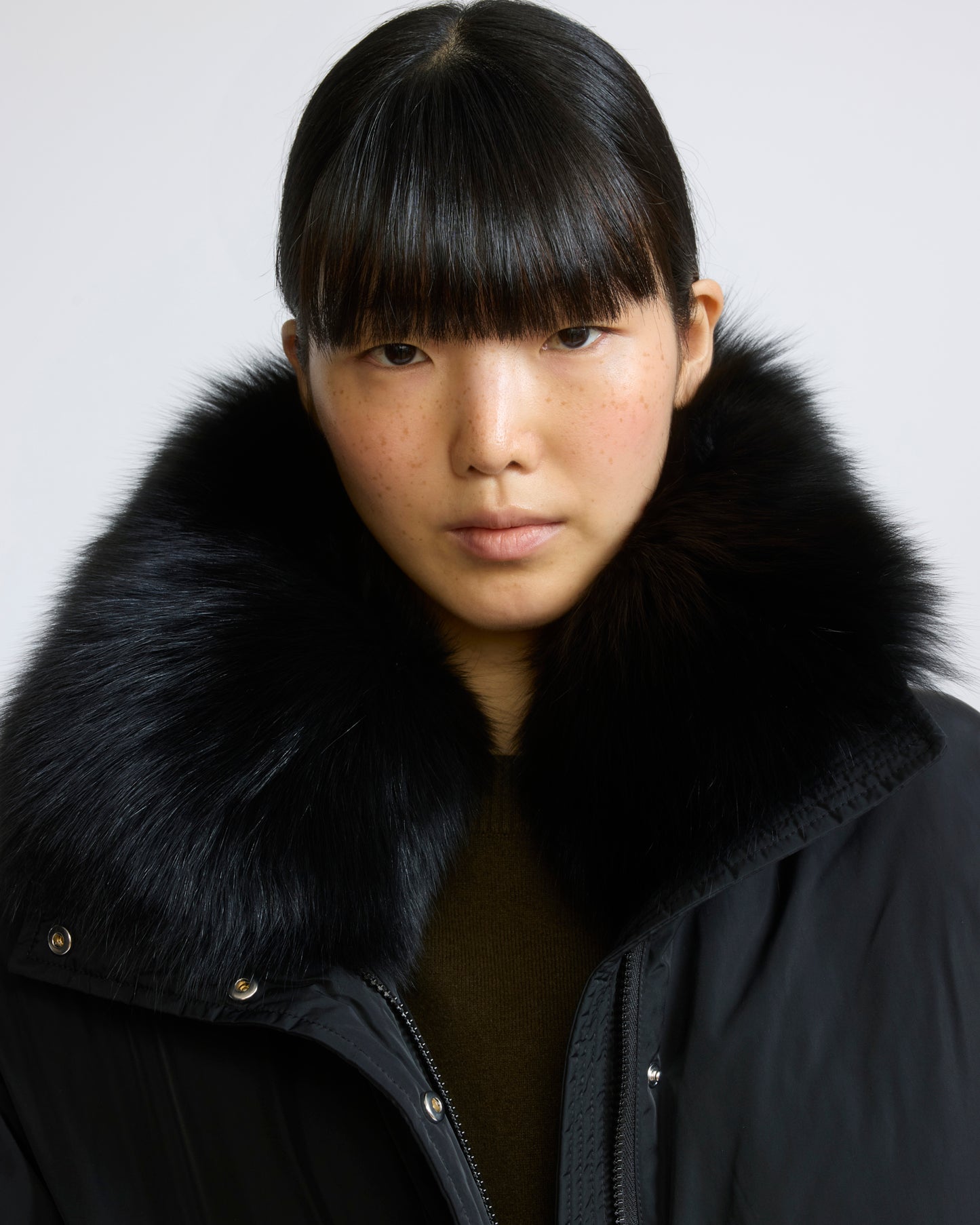Short technical fabric down jacket with detachable fox fur collar - Yves Salomon - New Fall/Winter Collection