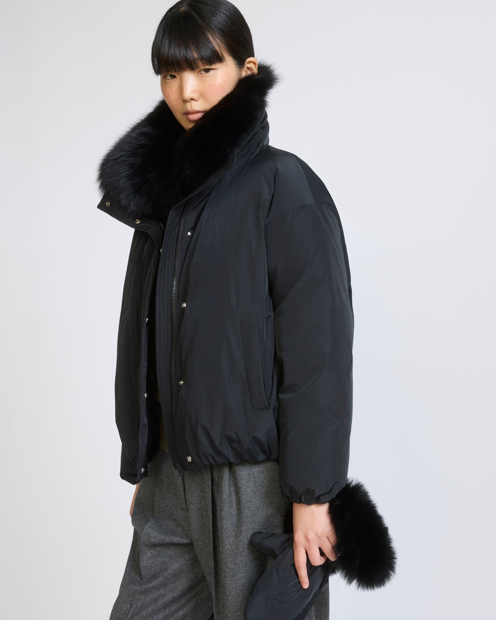 Short technical fabric down jacket with detachable fox fur collar - Yves Salomon - New Fall/Winter Collection