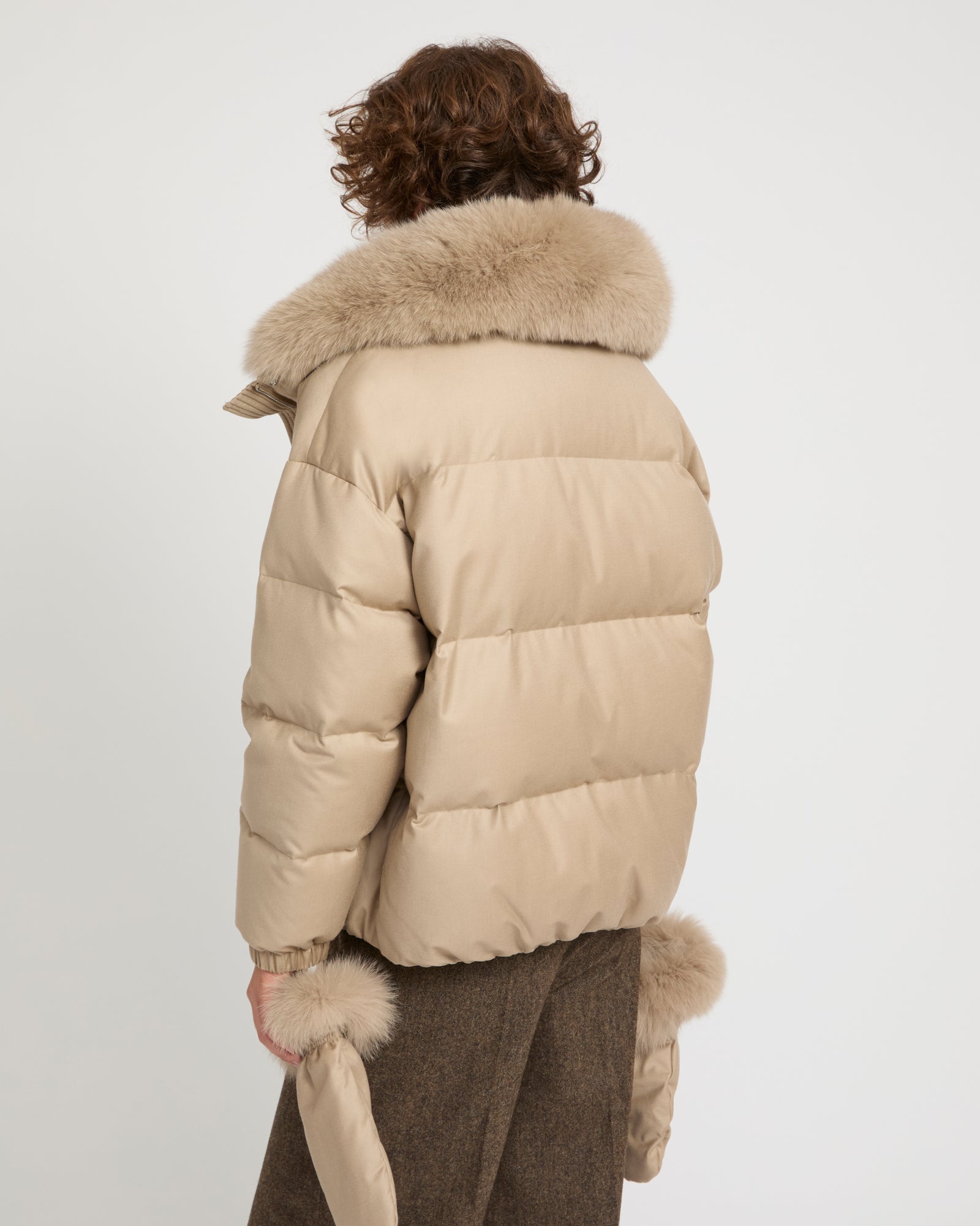 ゆうroughlow jacket(beige) ラフロージャケット Short down jacket with detachable fox fur collar and mittens