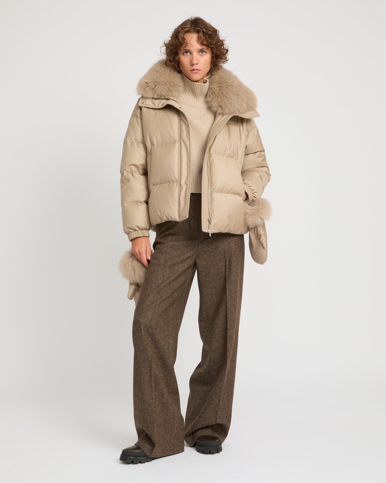 Short Loro Piana fabric down jacket with detachable fox fur collar and mittens -Yves Salomon