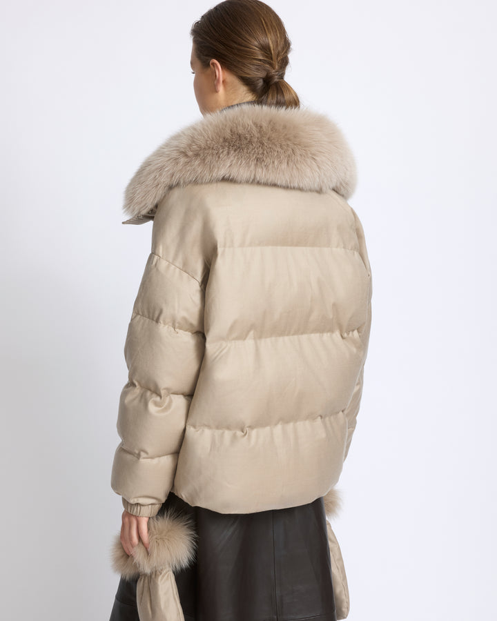 Short down jacket in Loro Piana fabric with detachable fox fur collar and mittens - Yves Salomon - New Fall/Winter Collection