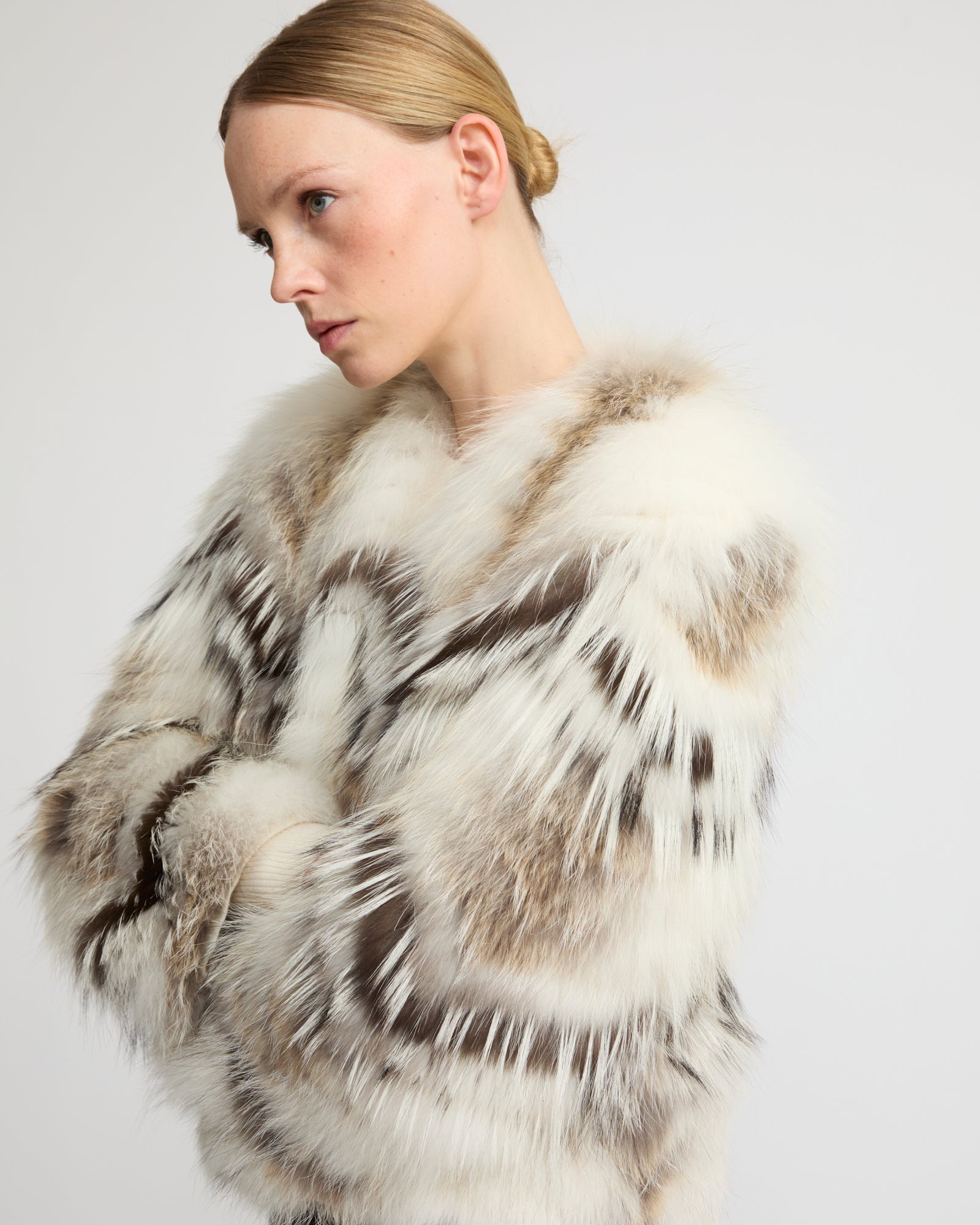 Belted cardigan in merino knit and fox fur - white inuit nuance