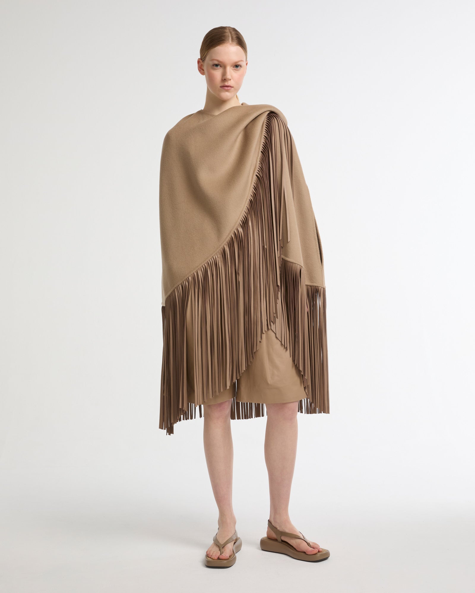 Short asymmetrical cape with fringes - beige - Summer sale – Yves