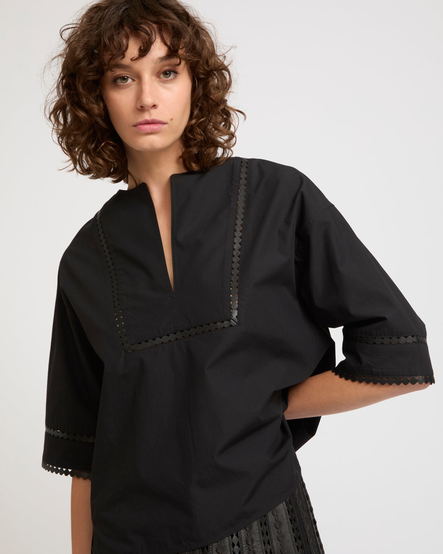 Short sleeve poplin blouse with leather details