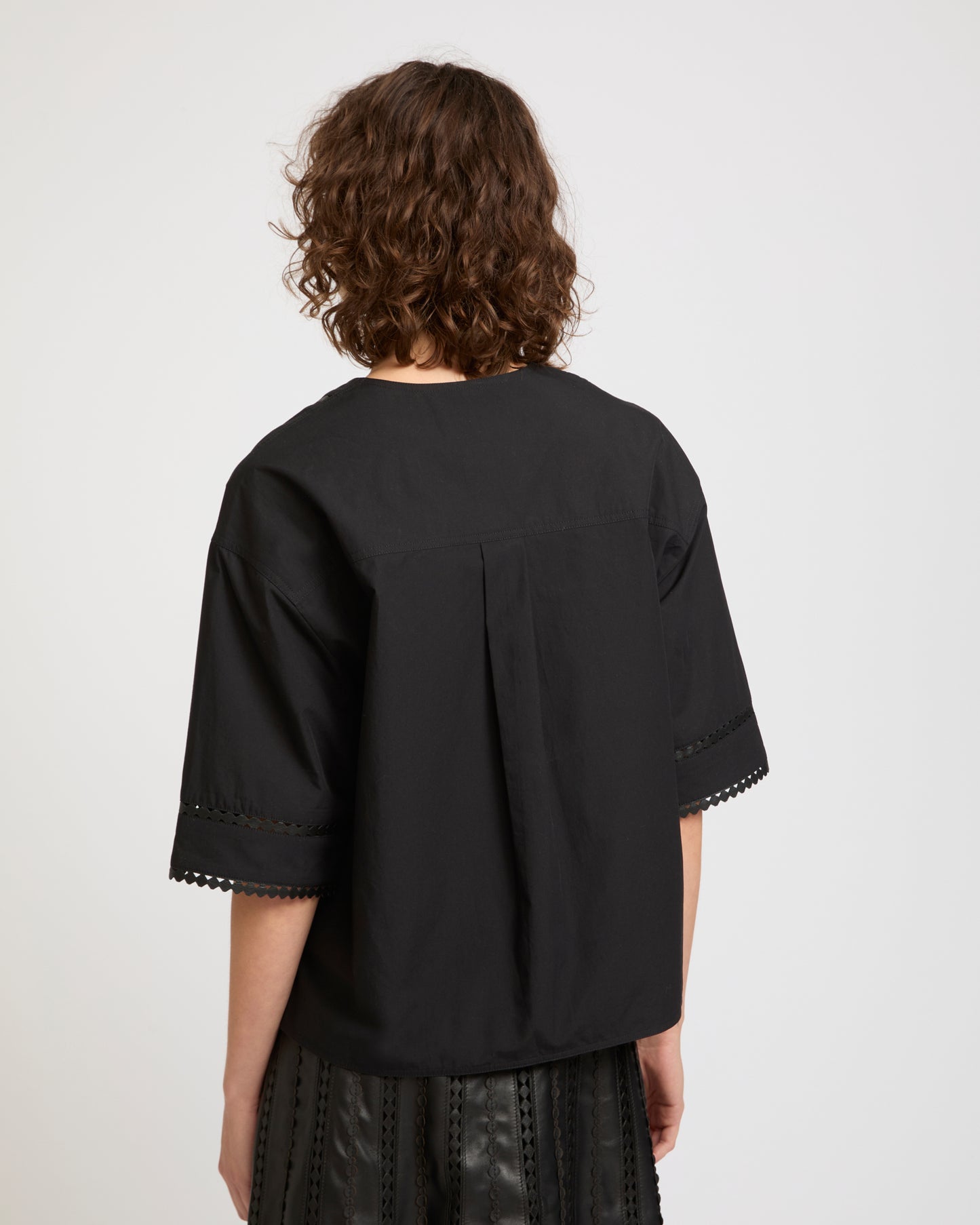 Short sleeve poplin blouse with leather details