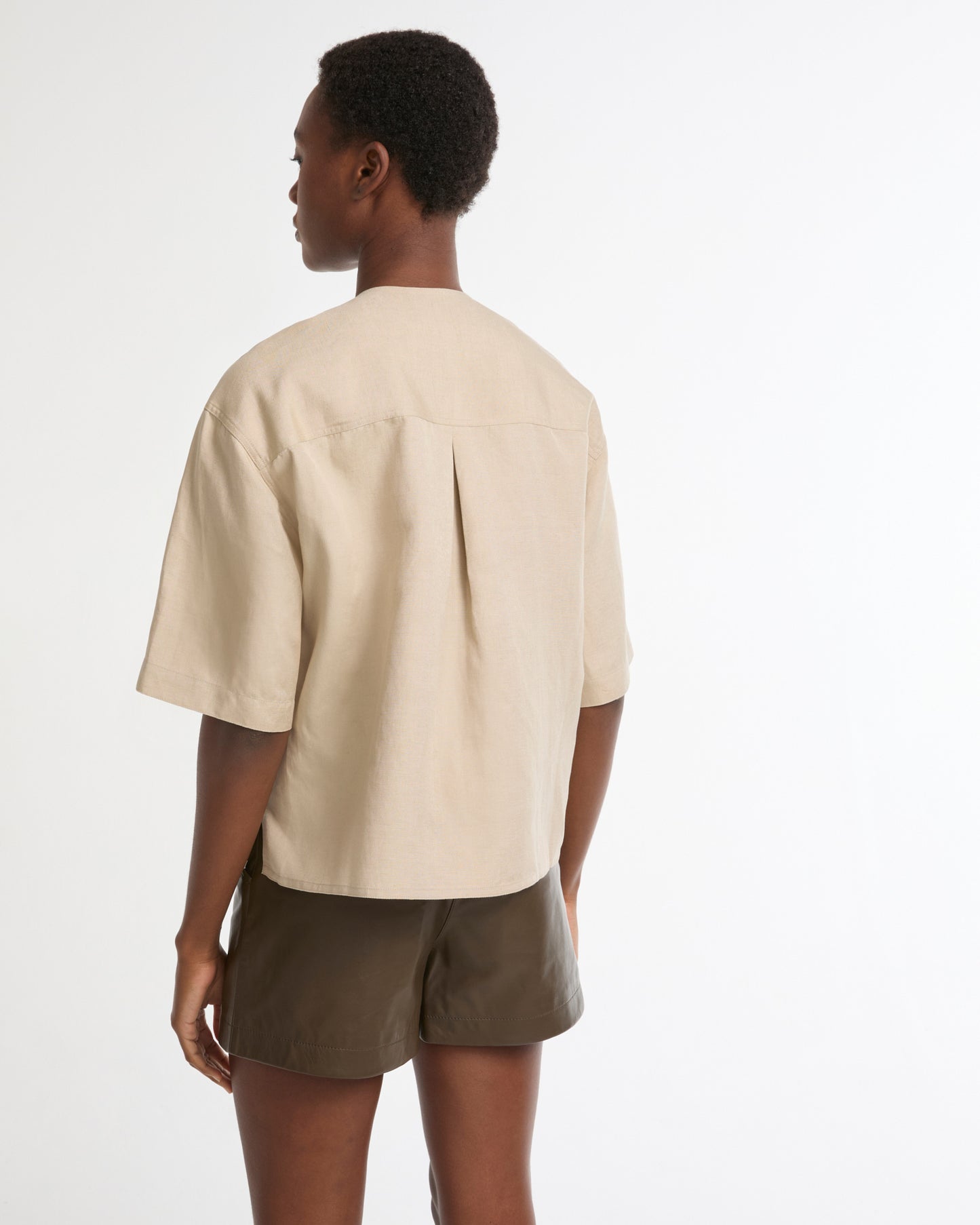 Linen embroidered short-sleeved blouse