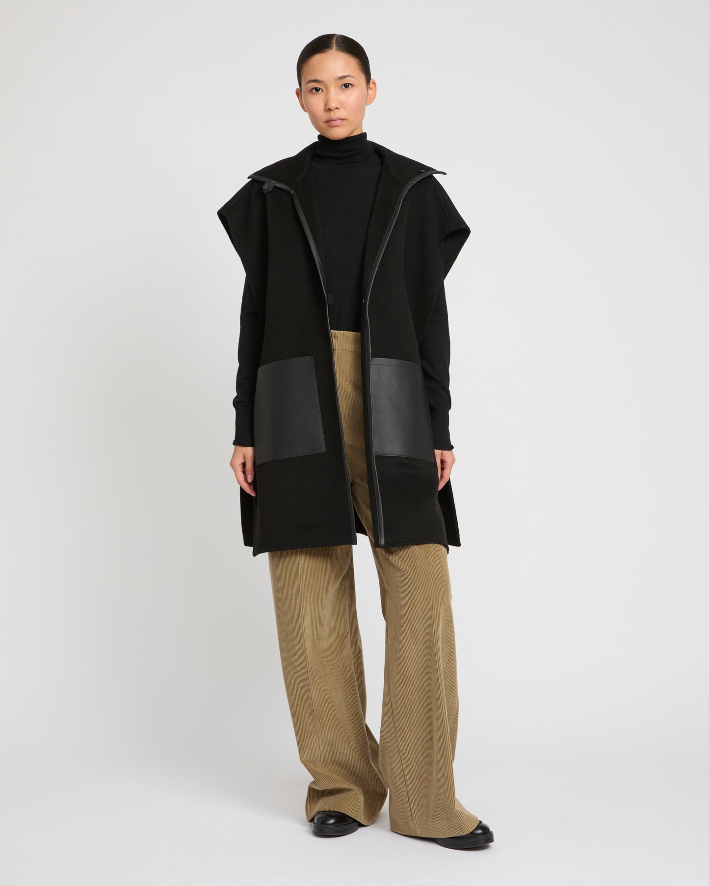 Double-sided cashmere wool and leather bib