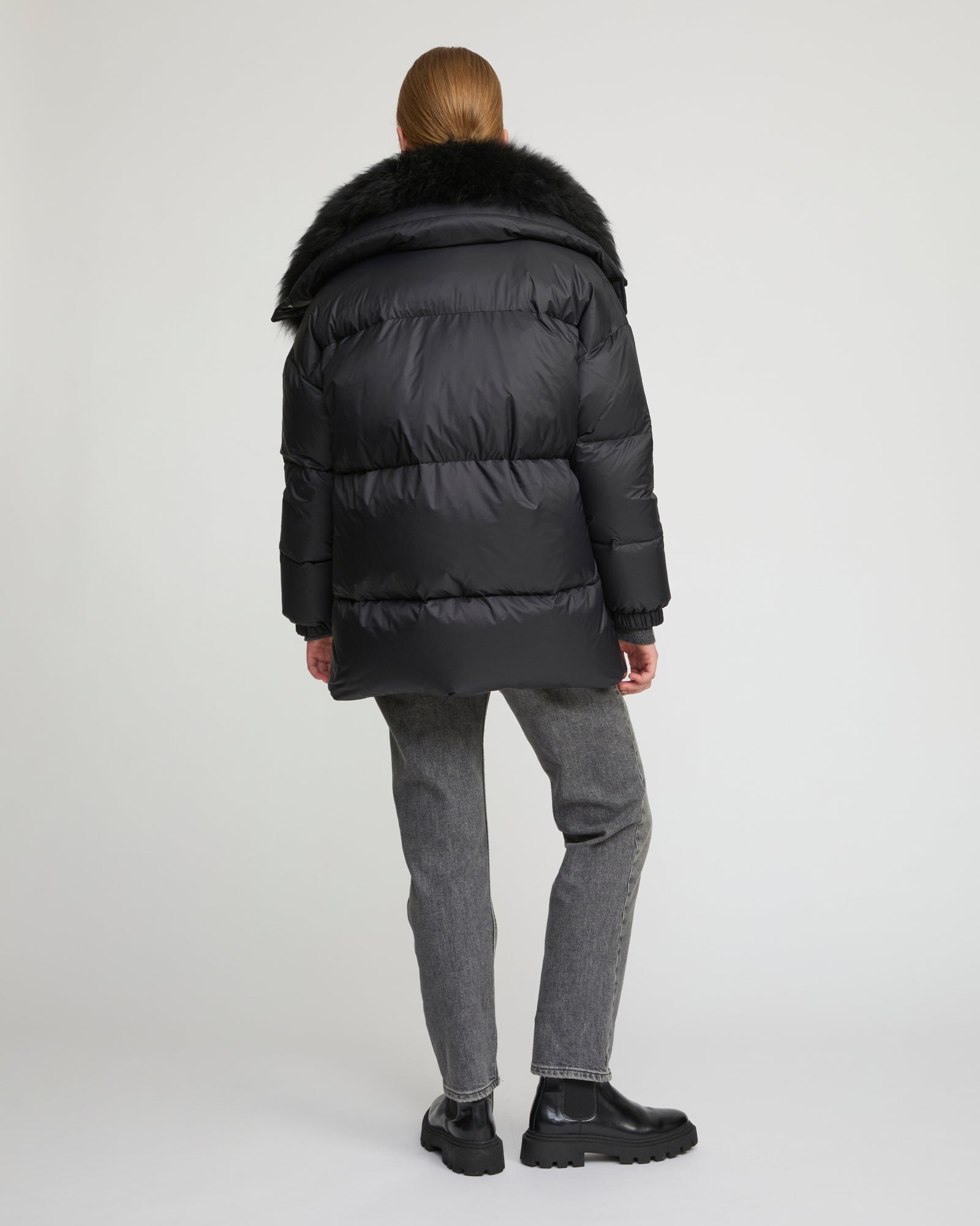 Mid-length down jacket with fluffy lambswool trim - Yves Salomon
