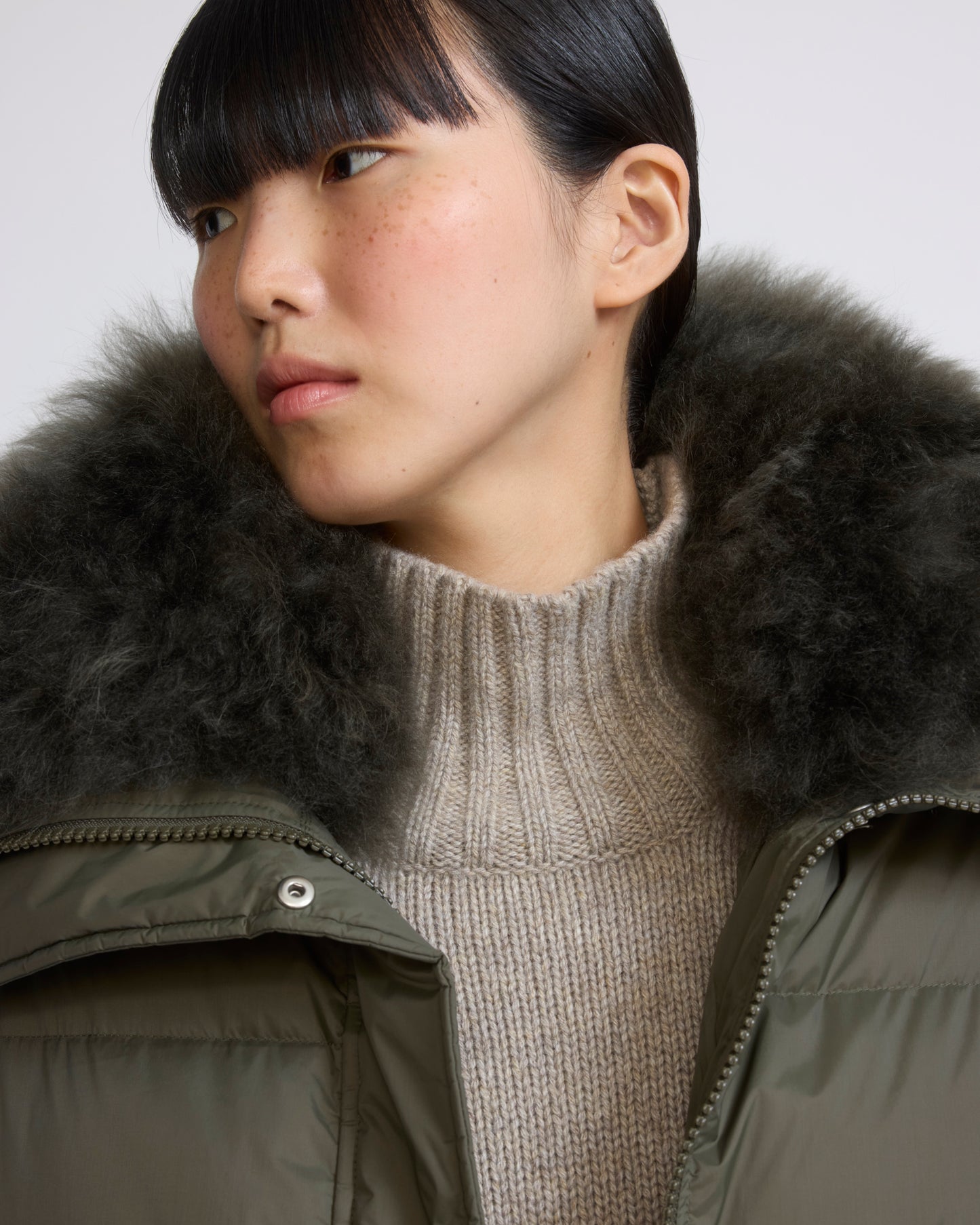 Short down jacket in waterproof technical fabric with airy lambswool trim - Yves Salomon - New Fall/Winter Collection