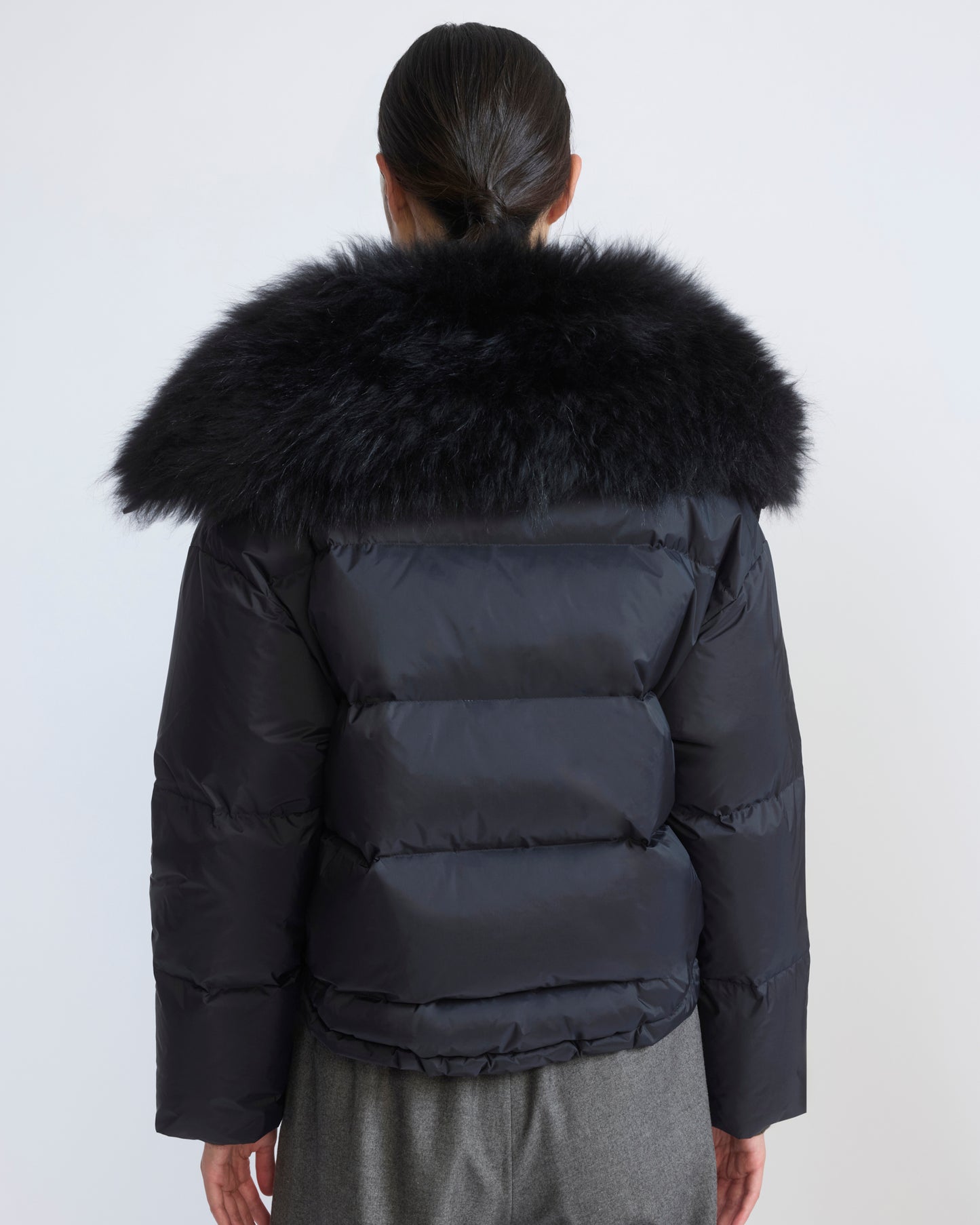 Short down jacket in waterproof technical fabric with airy lambswool trim - Yves Salomon - New Fall/Winter Collection