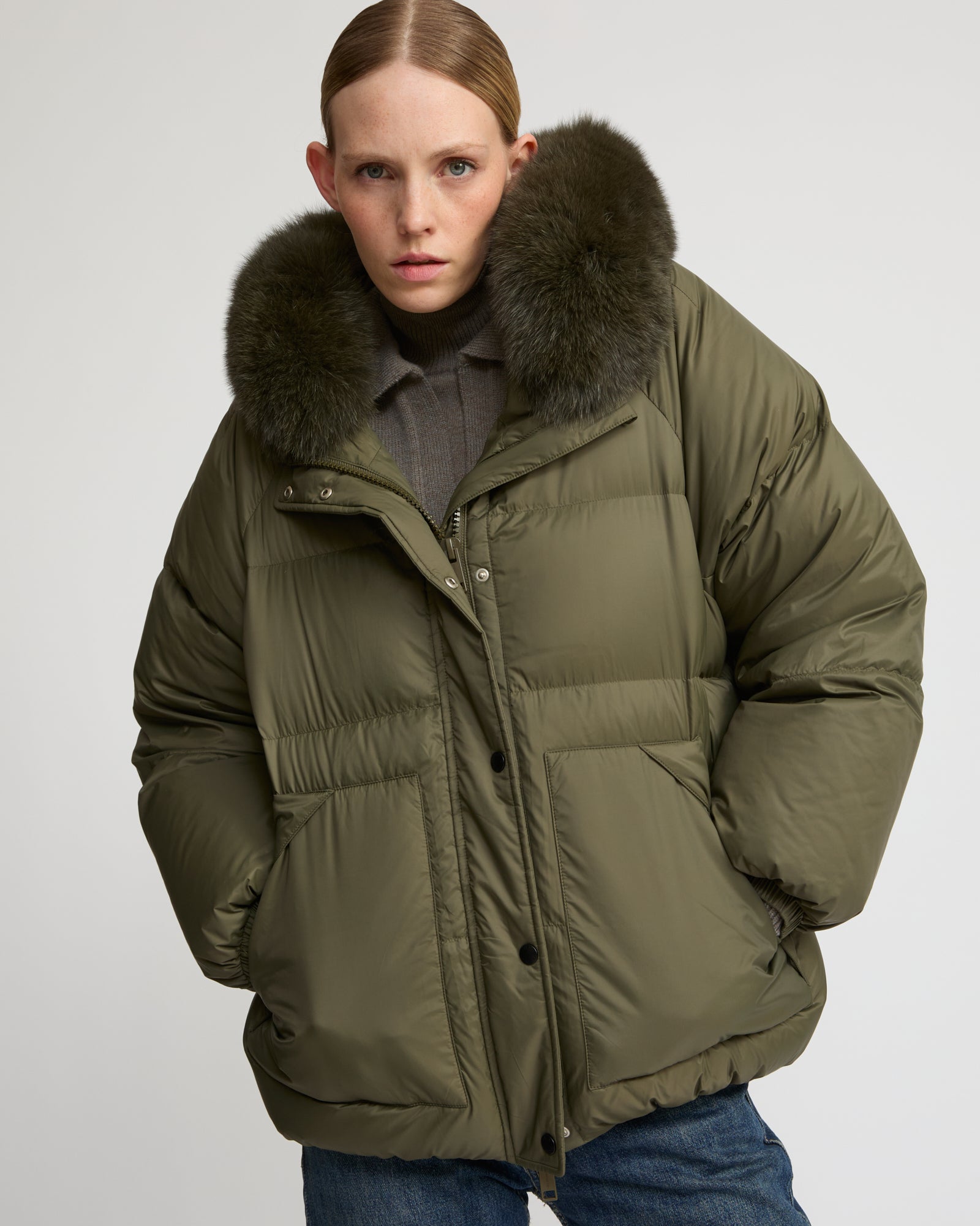 Short down jacket with raglan sleeves and fox fur trim - Yves Salomon