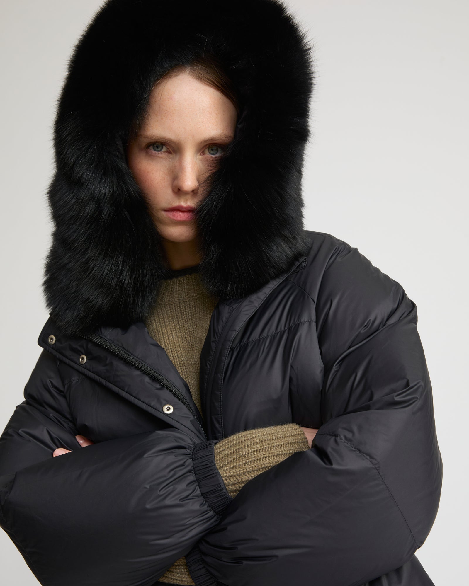 Short down jacket with raglan sleeves and fox fur trim - black
